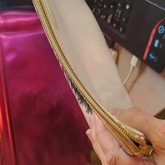 Younique Makeup Bag - Picture 4 of 4